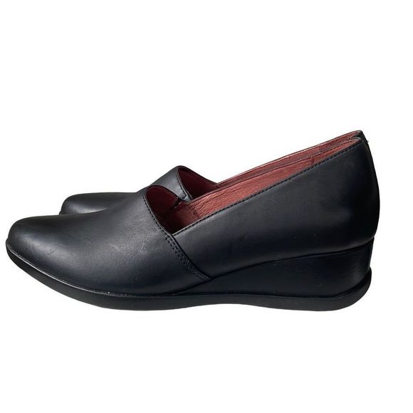 New Dansko Black Leather Pointed Toe Wedged Slip On Shoes Women Size 38 US 7 7.5 - Picture 4 of 9